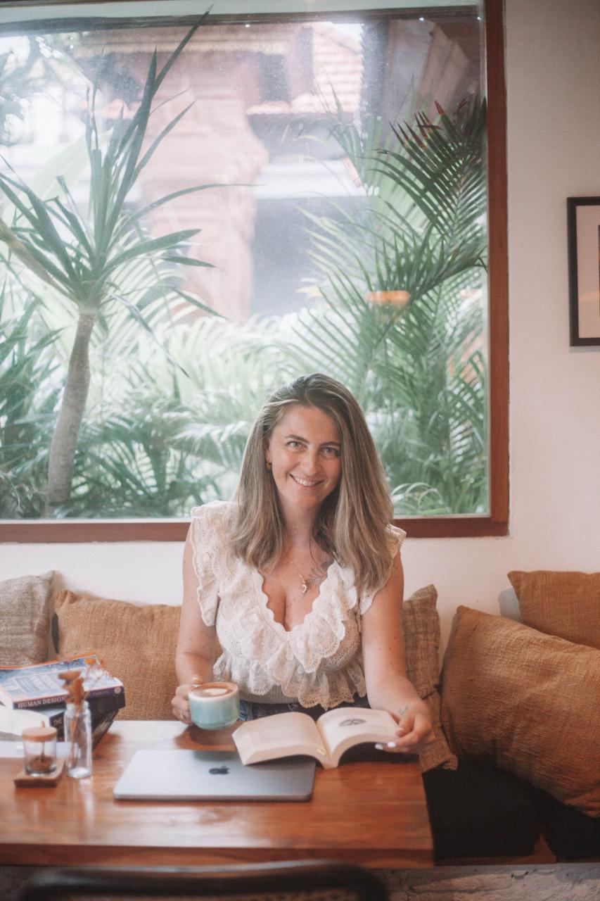 Manuela Brito — Perfect by Design, cafenea